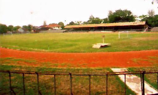 Wisata Solo: Stadion Sriwedari (Monumen PON I)