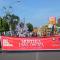 Tim Solo Batik Carnival (SBC) di Jalan Tujuh Pahlawan Revolusi (Tuparev), Cirebon (Minggu 22/5) dalam acara The Caruban Carnival 2016.